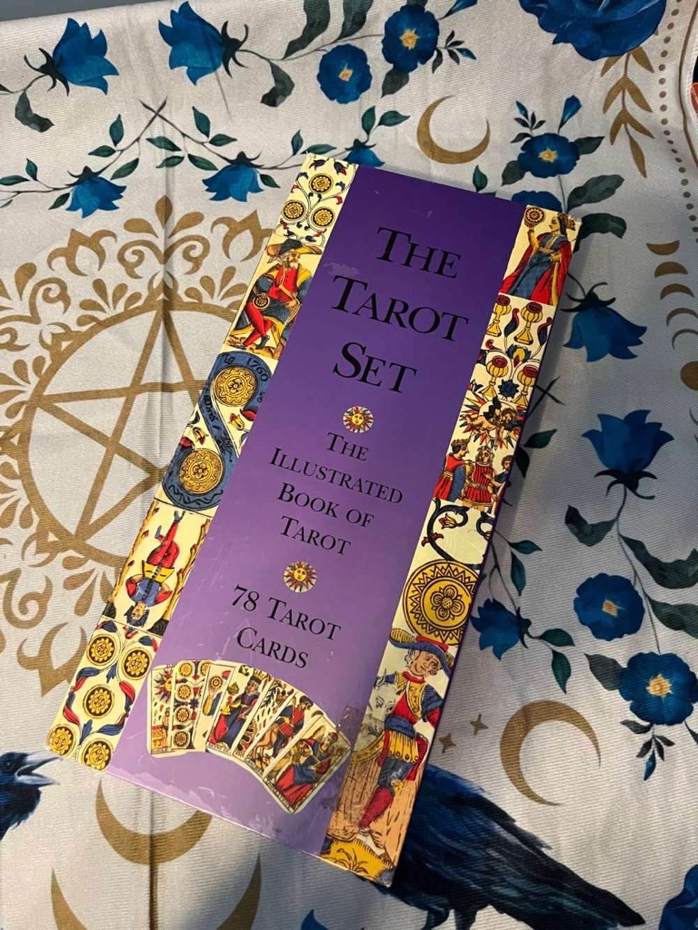 The Tarot Set - Illustrated Book of Tarot (Purple)